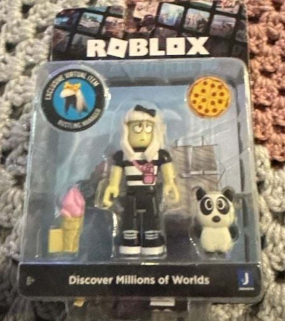Roblox Work at a Pizza Place Mia Action Figure